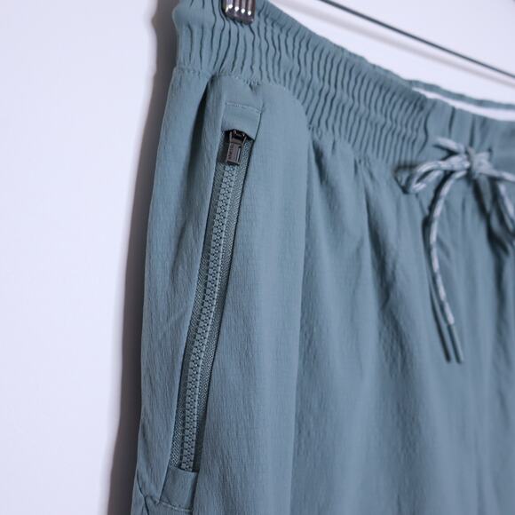 ATHLETA Trekkie Straight Crop Pant Minimalist Grey Lightweight Casual Women's 8 - Picture 7 of 12